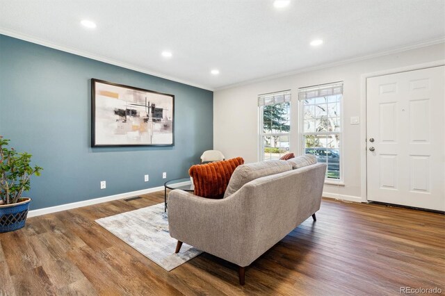 living room with ornamental molding, recessed lighting, dark wood-style flooring, and baseboards