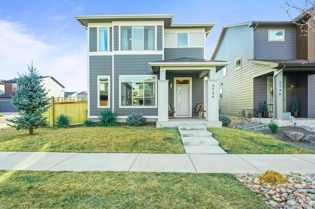 view of front of property featuring a front lawn and fence