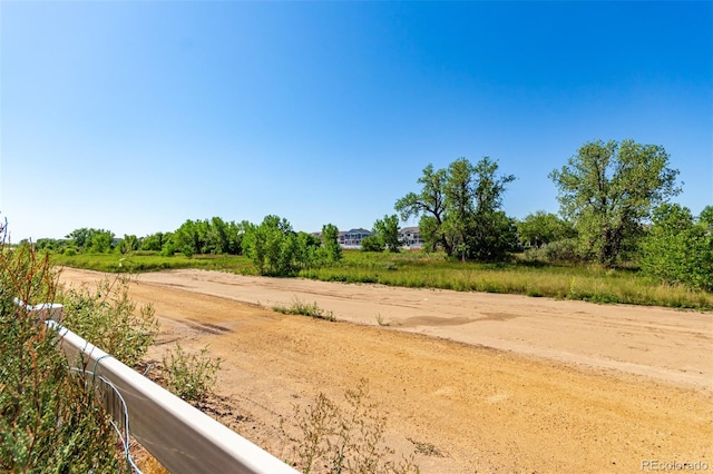 view of yard featuring a rural view