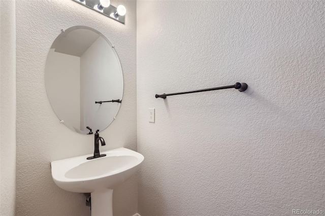 bathroom featuring sink