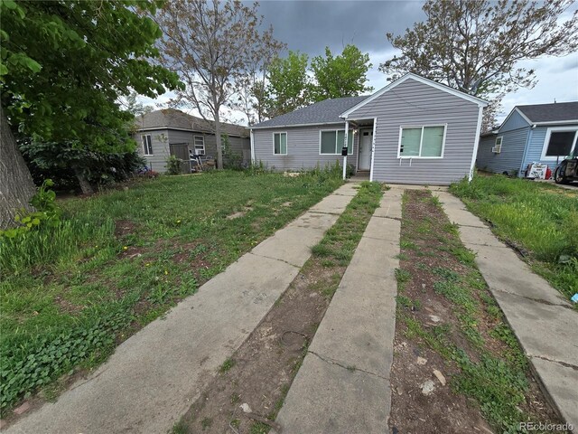 1717 Oswego St, Aurora, CO 80010 - bungalow featuring a front yard