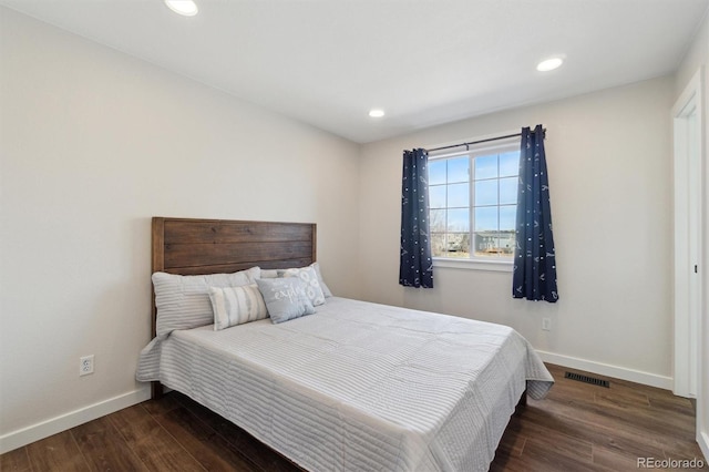 bedroom with wood finished floors, baseboards, visible vents, and recessed lighting