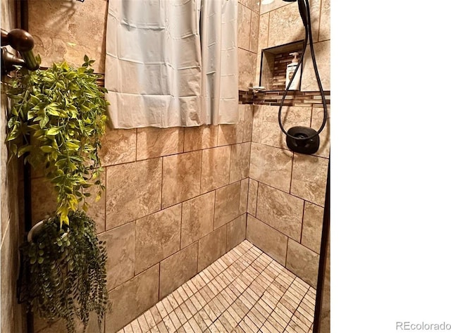 interior details with a tile shower