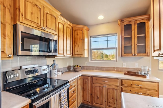 kitchen with decorative backsplash and stainless steel appliances