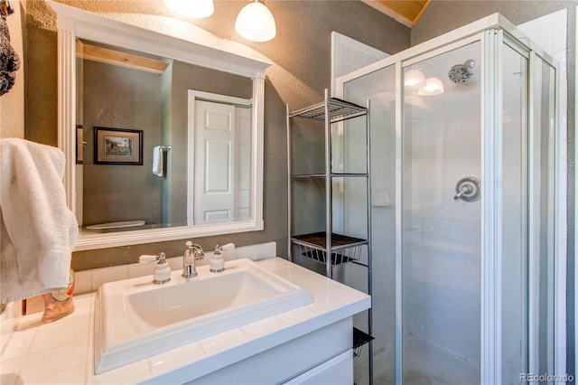 362 Kite Ct, Jefferson, CO 80456 - full bath featuring a textured wall, vanity, and a shower stall