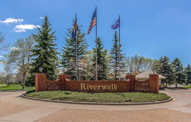 2945 W Riverwalk Cir Unit B, Littleton, CO 80123 - view of community sign