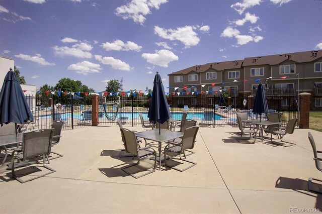 2945 W Riverwalk Cir Unit B, Littleton, CO 80123 - view of community pool