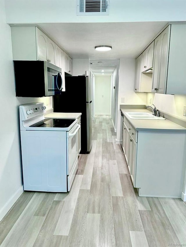 6480 S Dayton St Unit M04, Englewood, CO 80111 - kitchen with stainless steel appliances, light wood-type flooring, and light countertops