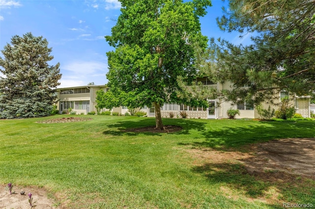 9320 E Center Ave Unit 4B, Denver, CO 80247 - view of grassy yard