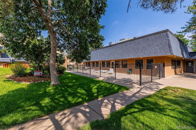 exterior space featuring a front yard