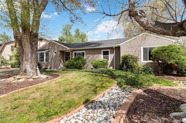 single story home featuring a front lawn