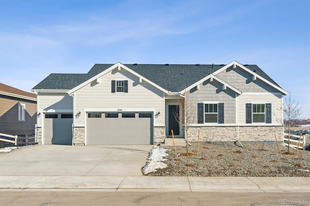 craftsman house featuring a garage