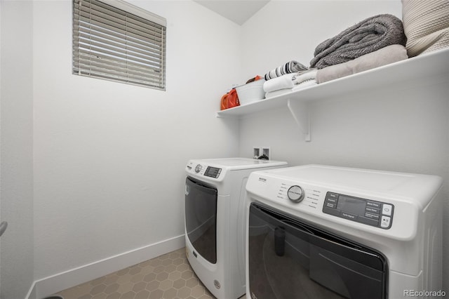 21482 E 60th Ave, Aurora, CO 80019 - laundry area with washer and clothes dryer and baseboards