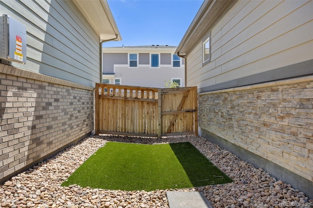21482 E 60th Ave, Aurora, CO 80019 - fenced backyard featuring a gate