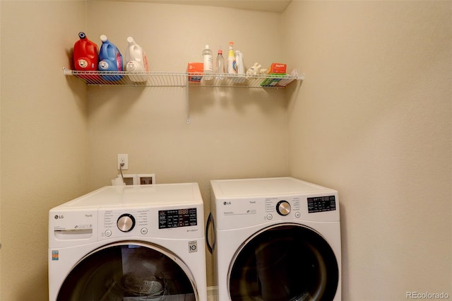 4316 S Netherland St, Aurora, CO 80015 - laundry area with washer and clothes dryer