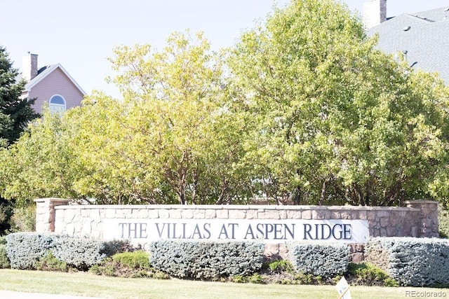 view of community / neighborhood sign