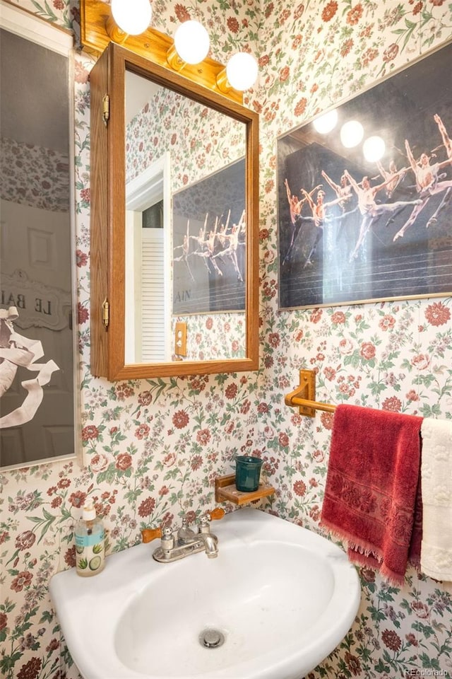 9045 W Ithaca Pl, Denver, CO 80235 - bathroom with wallpapered walls and a sink
