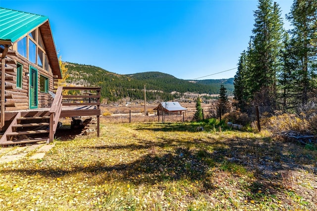 view of yard with a mountain view