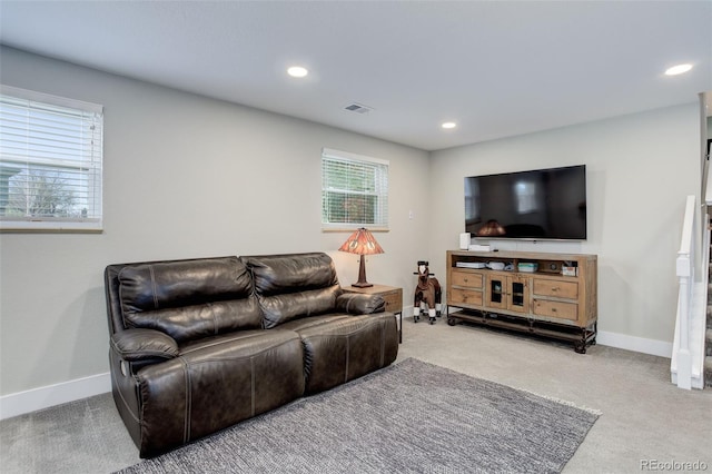 living area featuring carpet floors, baseboards, recessed lighting, and visible vents