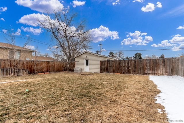 view of yard featuring an outbuilding and a fenced backyard