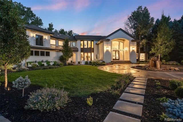 view of front of home featuring a yard