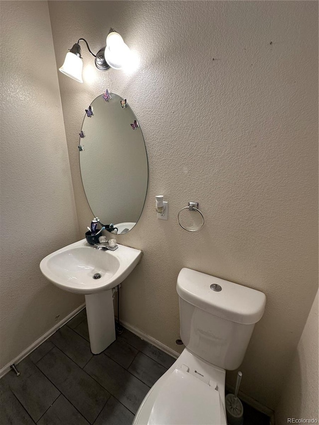 2033 Espana Way, Aurora, CO 80011 - half bath with toilet and baseboards