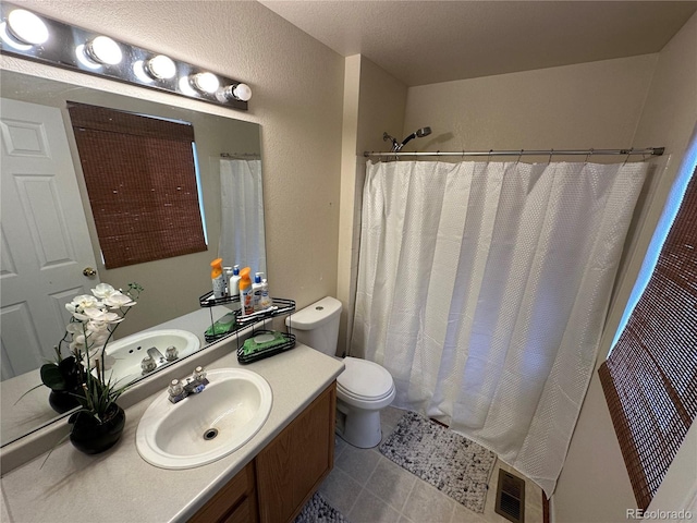 2033 Espana Way, Aurora, CO 80011 - full bathroom with toilet, vanity, a shower with curtain, and tile patterned flooring