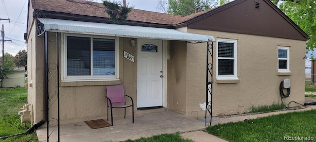 2880 W 91st Pl, Denver, CO 80260 - view of front of property with stucco siding and roof with shingles