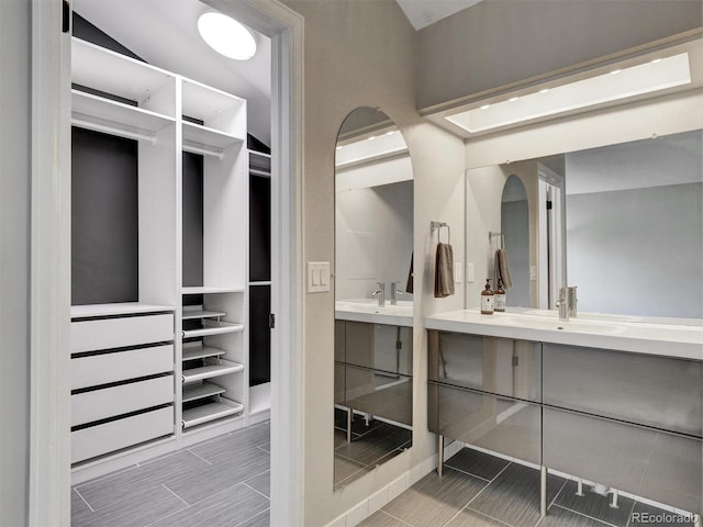 15915 E Mercer Cir, Aurora, CO 80013 - spacious closet featuring a sink