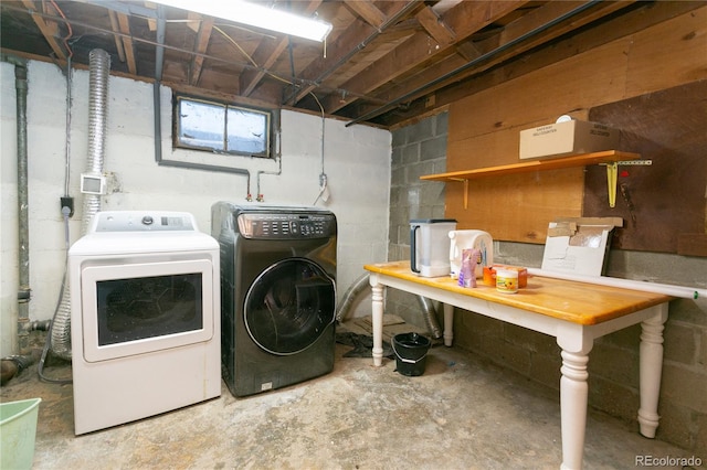 7261 Magnolia St, Commerce City, CO 80022 - laundry room with laundry area and washer and dryer
