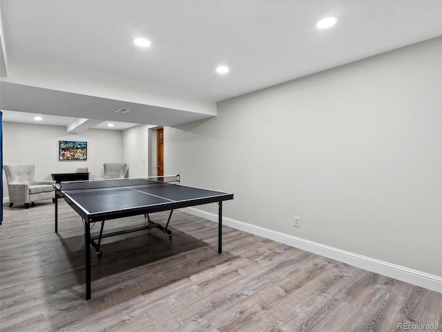 rec room with light wood-type flooring, visible vents, baseboards, and recessed lighting