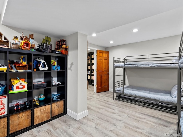 bedroom featuring light wood-style flooring, baseboards, and recessed lighting