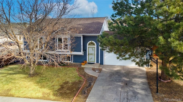 view of front of property with a front yard