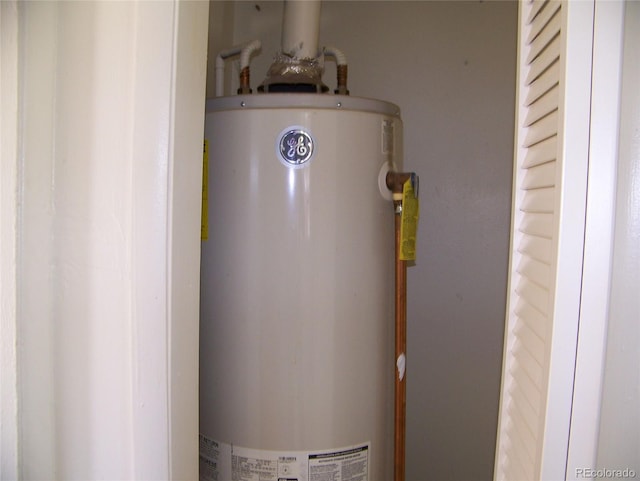 11549 Frederick St, Fort Lupton, CO 80621 - utility room with gas water heater