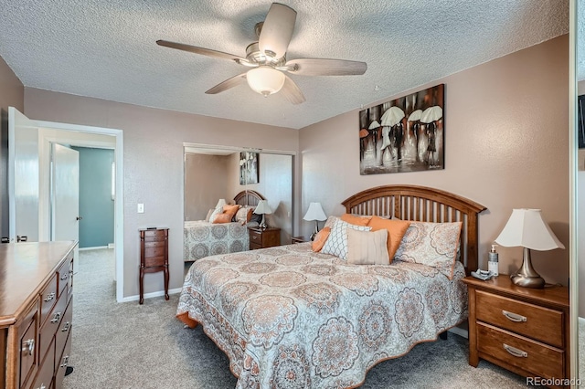 bedroom featuring light carpet, ceiling fan, and a textured ceiling