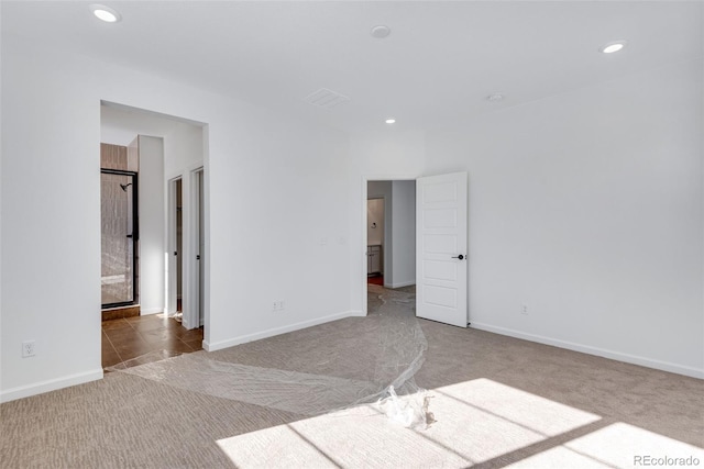 empty room featuring carpet floors