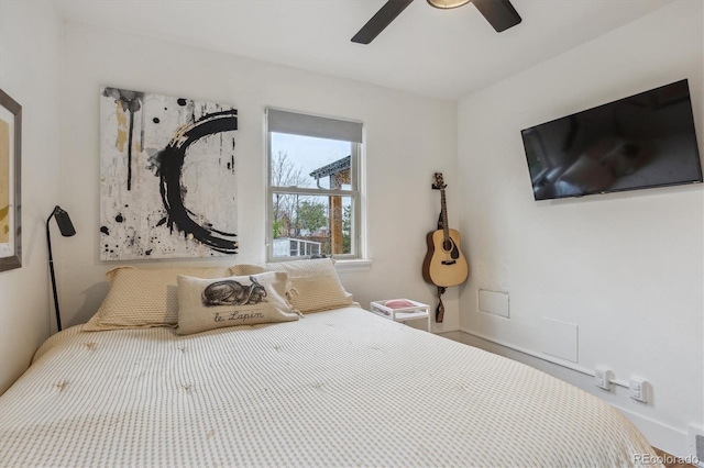 bedroom with ceiling fan