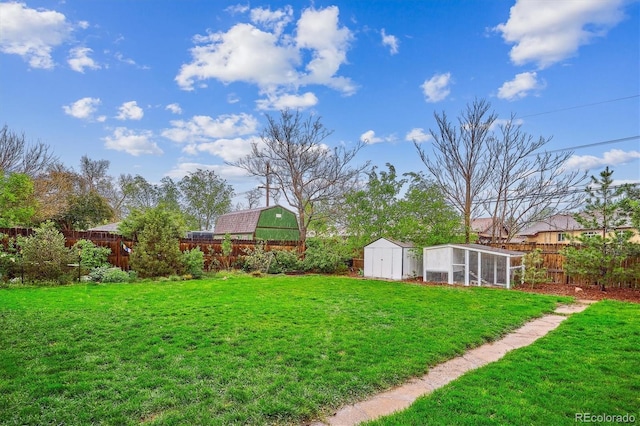 view of yard featuring an outdoor structure and a storage shed