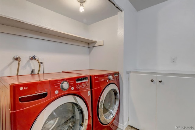 8696 E Easter Ave, Centennial, CO 80112 - washroom featuring independent washer and dryer