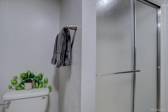 8745 W Ottawa Ave, Littleton, CO 80128 - full bathroom featuring toilet and a shower with door