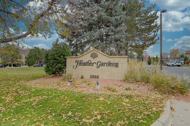 community / neighborhood sign with a lawn