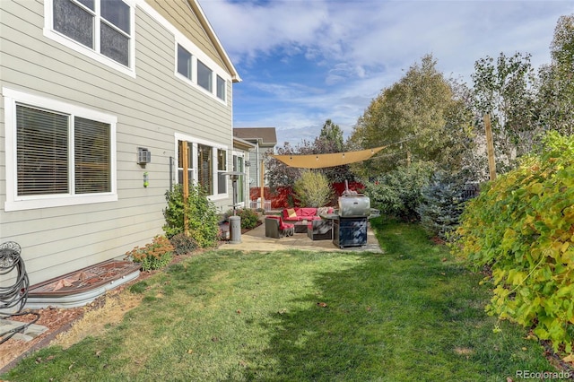 view of yard featuring a patio area