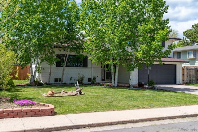 view of front of home featuring a front yard