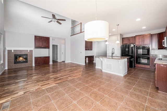 kitchen featuring ceiling fan, recessed lighting, open floor plan, visible vents, and black appliances