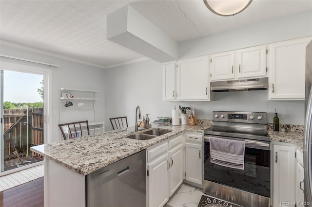 1622 S Idalia Cir Unit E, Aurora, CO 80017 - kitchen featuring stainless steel appliances, under cabinet range hood, a sink, a peninsula, and white cabinetry