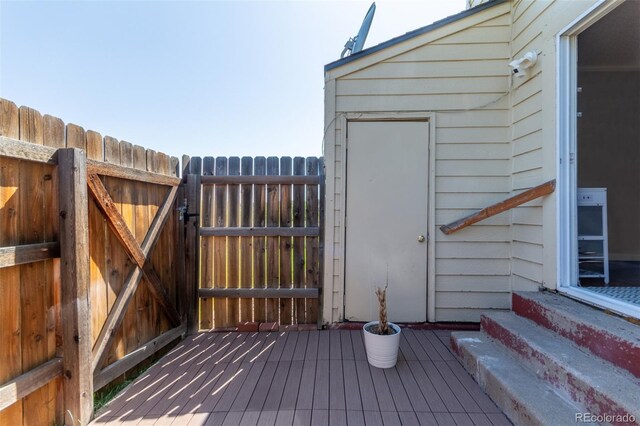1622 S Idalia Cir Unit E, Aurora, CO 80017 - wooden deck featuring a gate