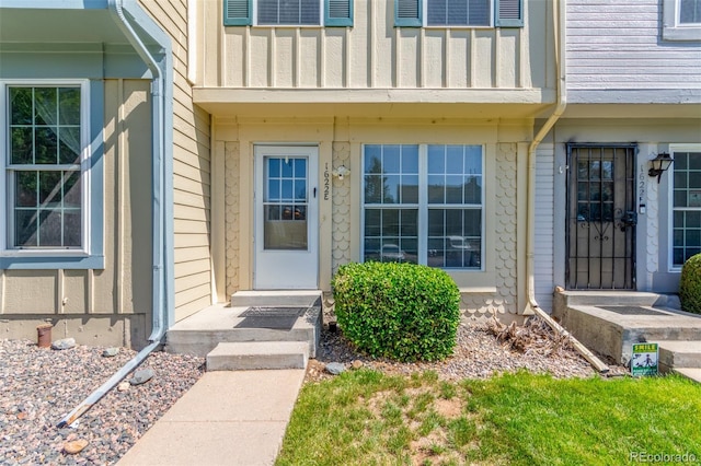 1622 S Idalia Cir Unit E, Aurora, CO 80017 - entrance to property featuring board and batten siding