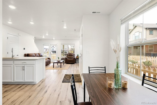 dining room featuring light wood-type flooring, visible vents, and recessed lighting