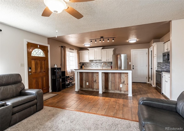 2013 Ambleside Dr, Colorado Springs, CO 80915 - photo 6