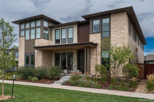 view of front of house with a front lawn and covered porch